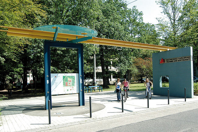 Das Institut für wissenschaftliche Weiterbildung bietet berufsbegleitende Masterstudiengänge im Bereich Technik/Wirtschaft.