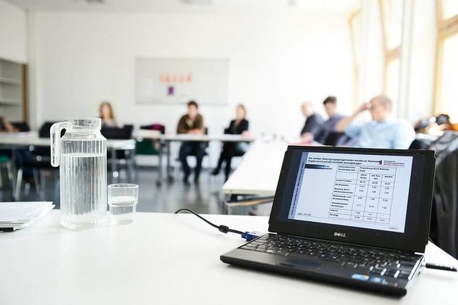 Abwechslungsreiche Präsenzveranstaltungen werden mit modernen Formen des E-Learnings verknüpft