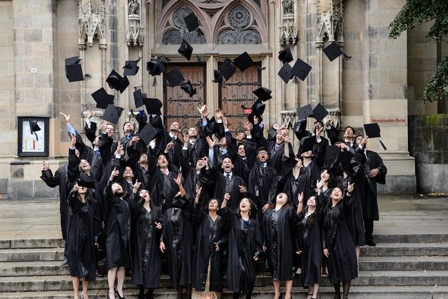 Feierliche Graduierungszeremonie