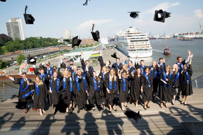 Praxisnahe Studienkonzepte - berufsbegleitend zum MBA, M.Sc., M.A. und LL.M.