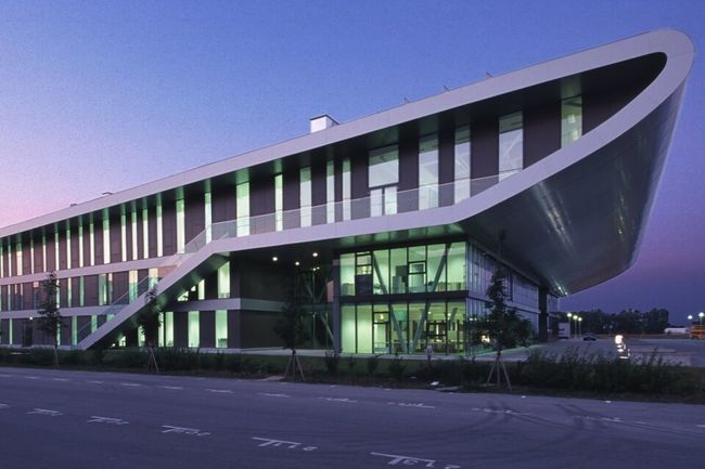 Das moderne Hochschulgebäude des Kooperationspartners FH Burgenland