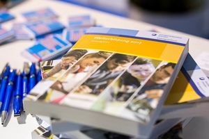 Über 350 Kursangebote aus unserem Bildungsprogramm helfen Ihnen dabei, in Ihre Zukunft zu investieren!