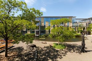 Immobilien kann man studieren – an DER Immobilienhochschule