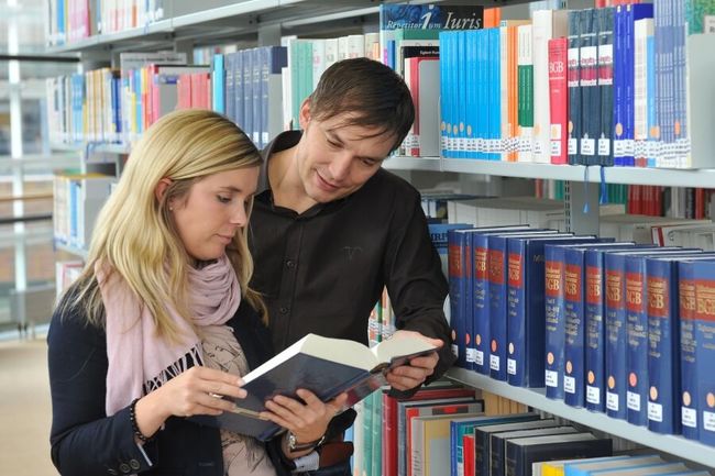 Die Bibliothek steht allen Studierenden offen