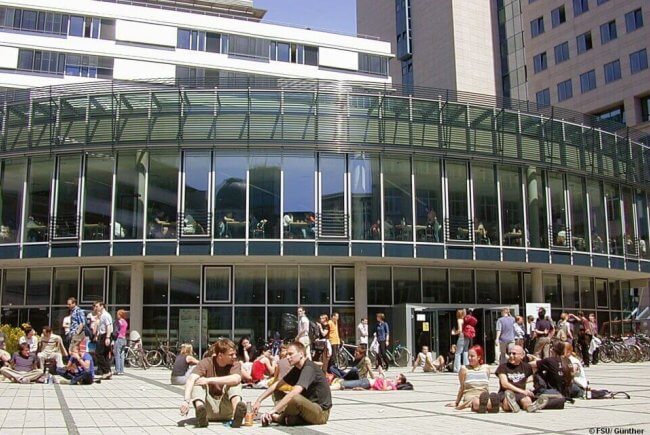 Auf dem Campus der Universität