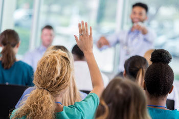 Pflegemanagementstudenten im Seminar